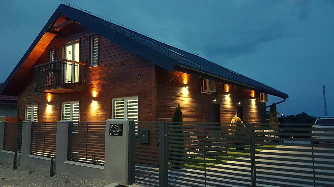 Penzion Florens, Nesvady Экстерьер фото