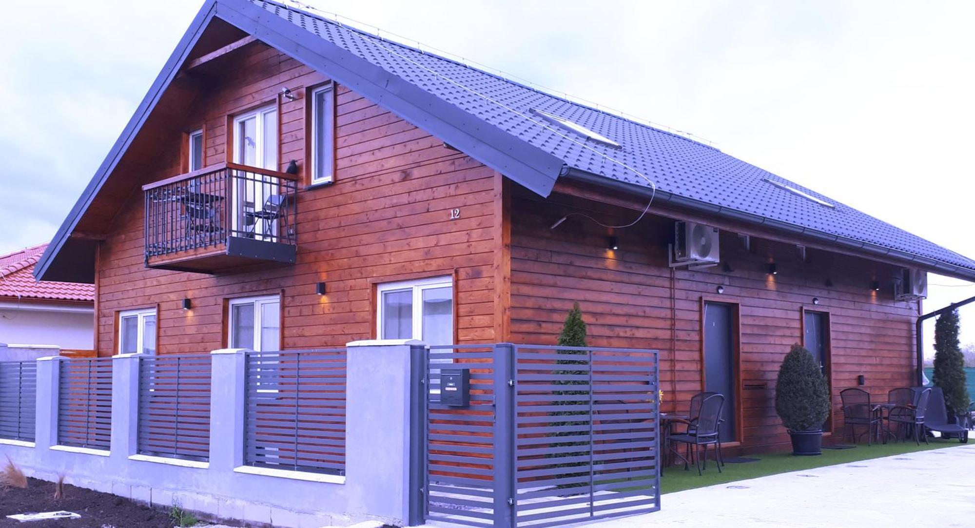 Penzion Florens, Nesvady Экстерьер фото