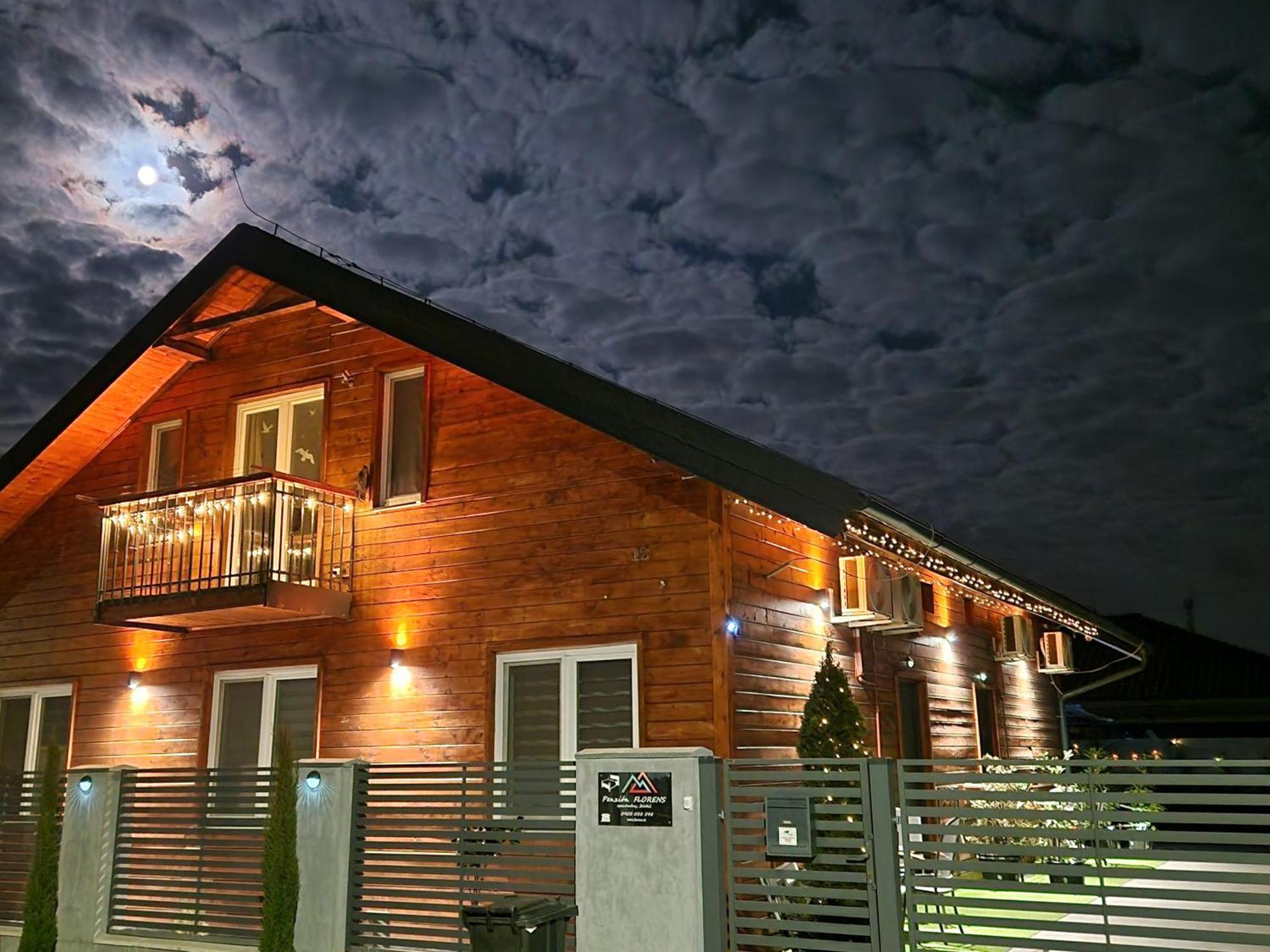 Penzion Florens, Nesvady Экстерьер фото